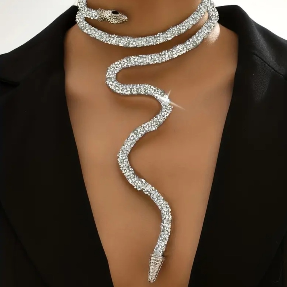 Adjustable snake necklace